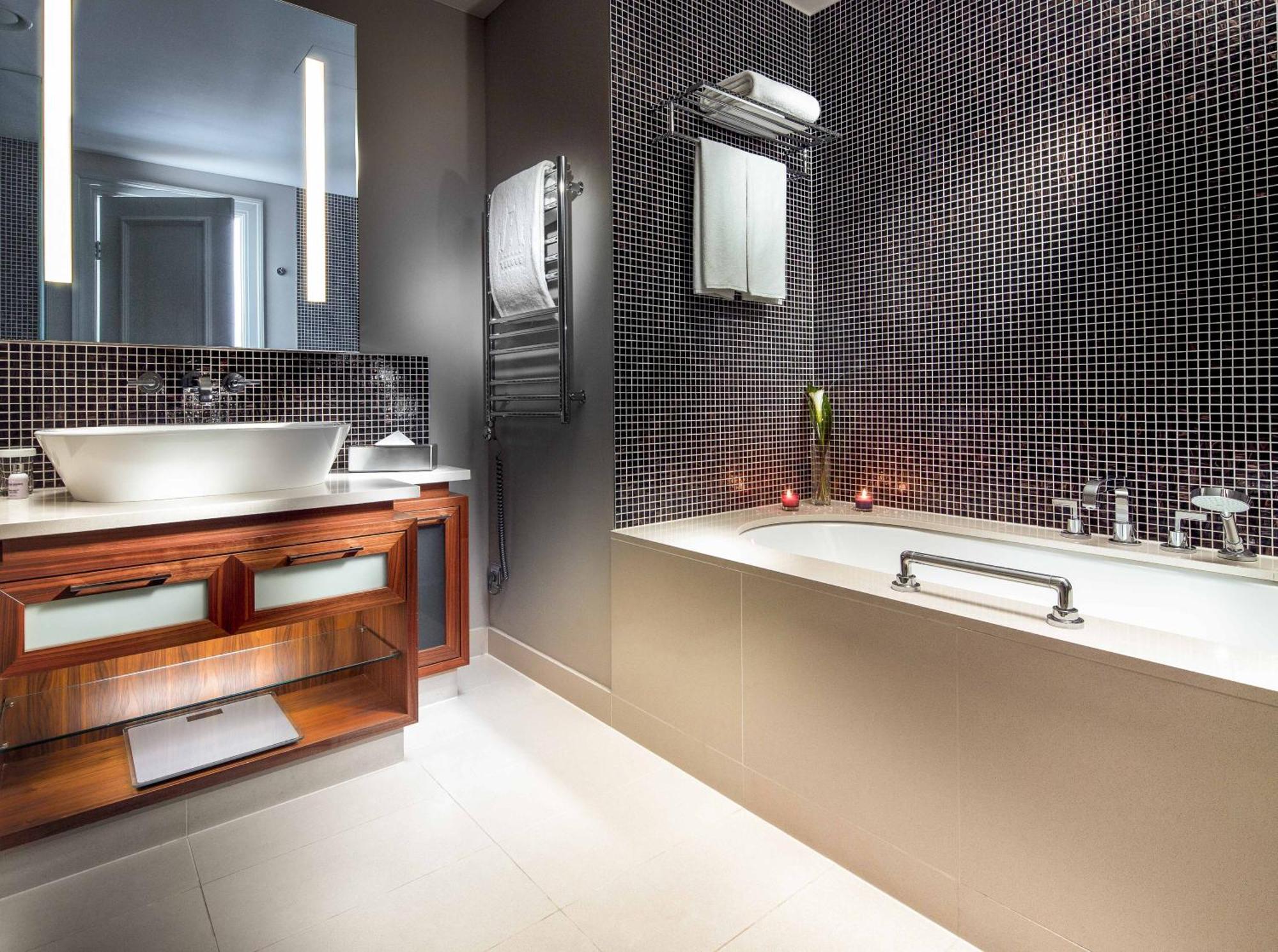 Executive Suite,842004866:JPEG